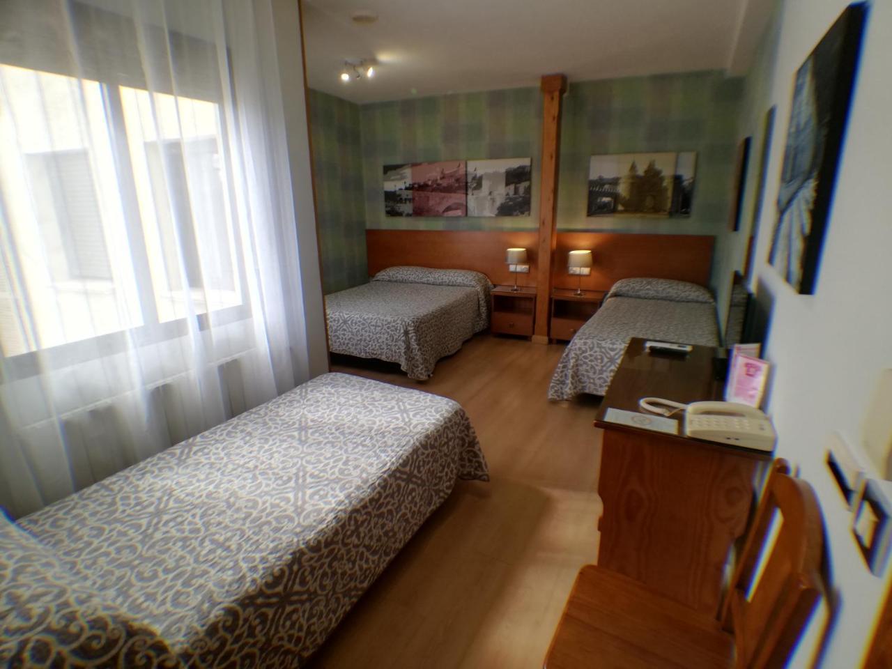 Hostal Santo Tome Толедо Экстерьер фото